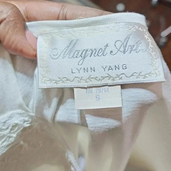 Vintage Magnet Art Lynn Yang Lace Puffed shoulder Cottage Core Style Blouse. - Picture 8 of 11